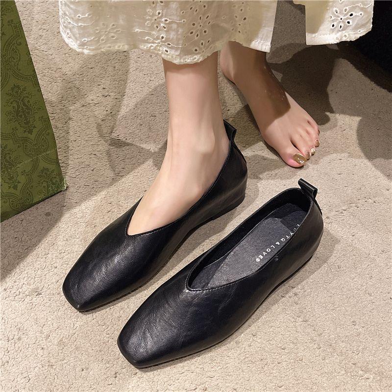 Leather Work Heels - รองเท้าแฟชั่นผู้หญิง รองเท้าโลฟเฟอร์ หนังแท้ เกรดหรู ส้นสีเงิน หัวเหลี่ยม