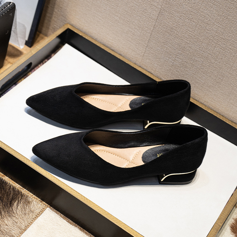 รองเท้าส้นเตี้ยหัวแหลมหนังกลับ - Leather Work Heels บทวิจารณ์และราคา